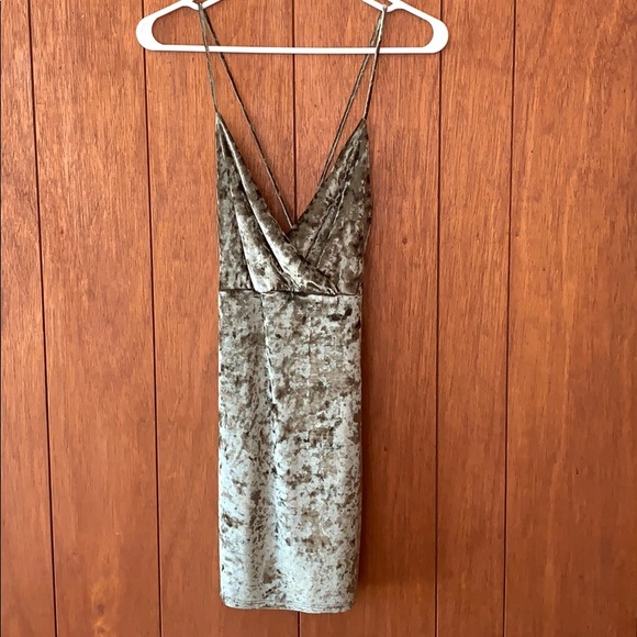 ✨Forever 21 Green Velvet Dress✨ - Picture 1 of 5